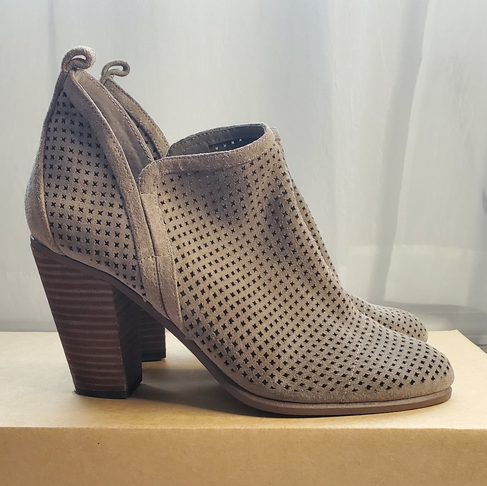 LAST DROP! Vince Camuto VP Fyarino Dark Taupe Perforated Suede Ankle Booties 8.5